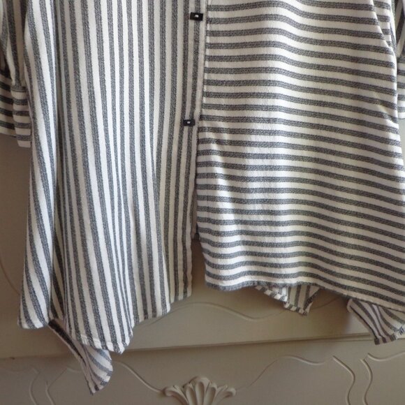 NWOT Soft Surroundings Striped Asymmetrical Tunic L Black/White Button Closure - Picture 9 of 16